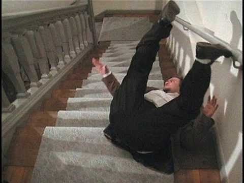 a veces uno se cae de la escalera hahaha ptm